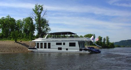 Houseboat Using Xtremem Heaters for Winter Protection